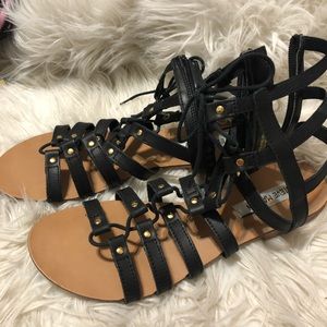 Steve Madden Low Rise Sparta Shoe